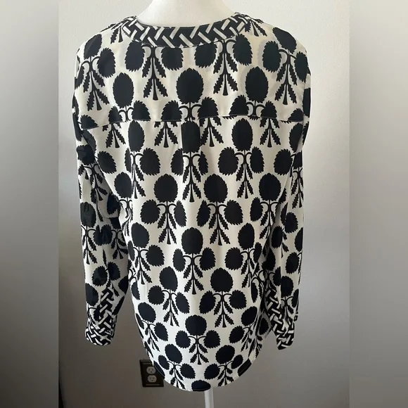 Long Talbots Black and White Graphic Blouse Medium Petite - Picture 4 of 6
